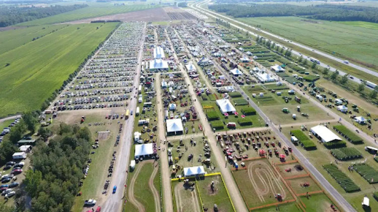 Image vue d'hélicoptère de l'Expo-Champs